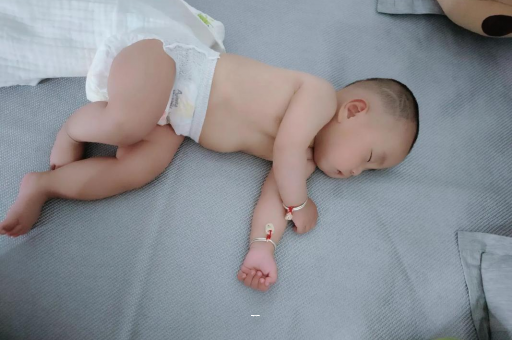 北京代生子机构包男孩宝宝突然很多眼屎